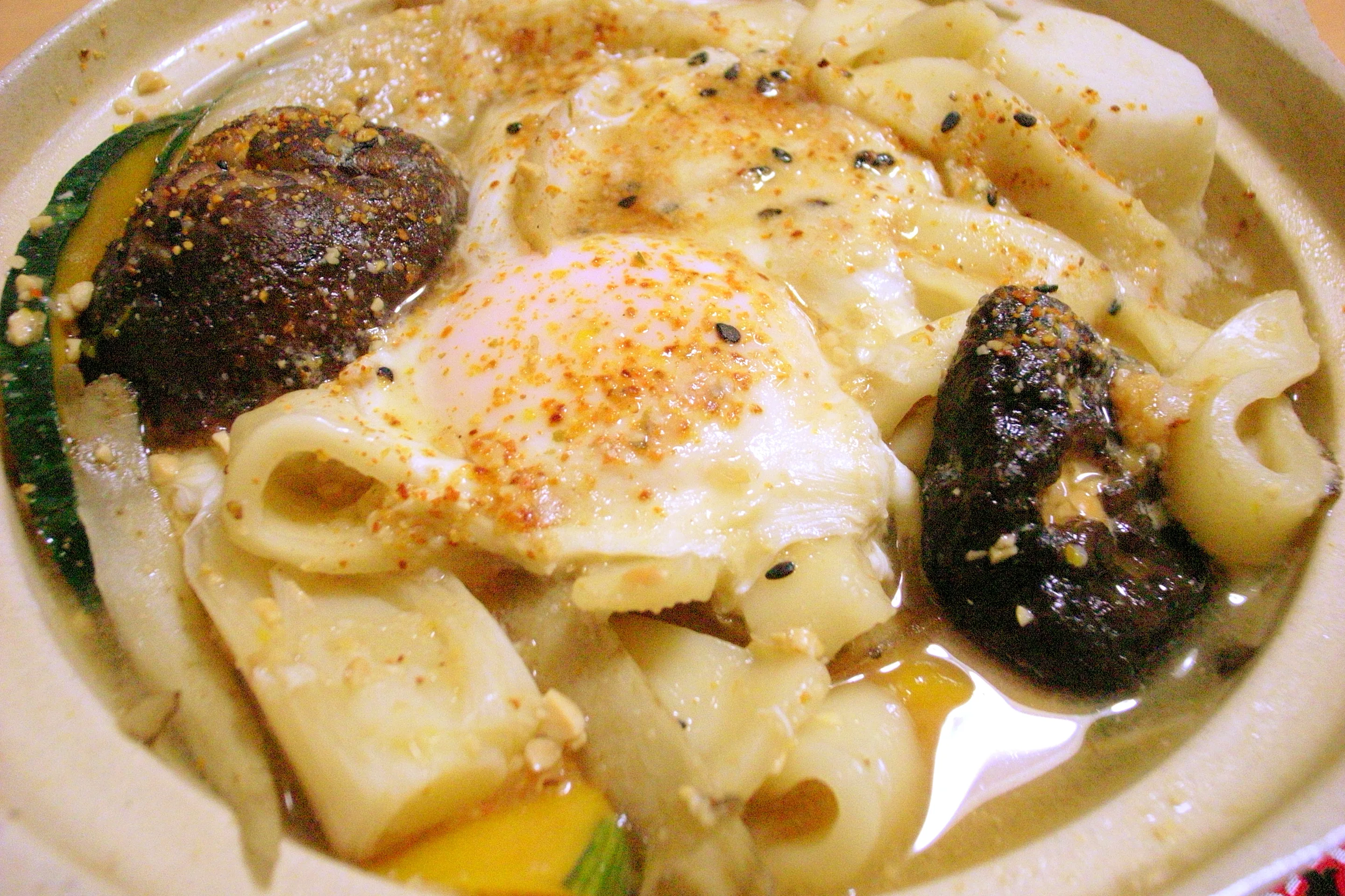寬麵與南瓜餺飥的示意照片,攝於2006年;並非河口湖店家目前供應的餐點